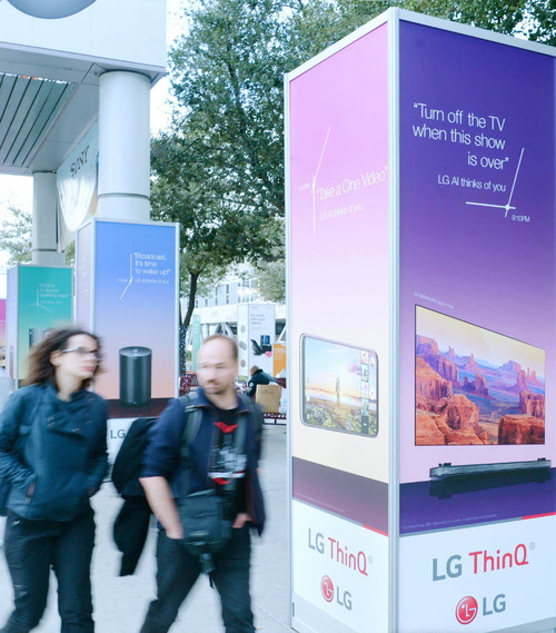 CES 2018에 설치된 'LG ThinQ' 옥외광고