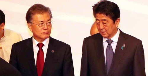 문재인 대통령과 아베 일본 총리