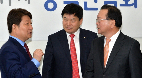 김부겸 행정안전부 장관(오른쪽)과 권영진 대구시장(왼쪽)