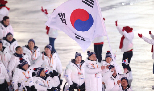 2018평창동계패럴림픽대회 개막일인 9일 오후 강원 평창군 대관령면 평창올림픽스타디움에서 개회식이 열린 가운데 대한민국 선수단이 입장하고 있다.