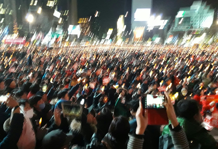 박근혜 대통령 퇴진 촛불집회 (사진=스트레이트뉴스)