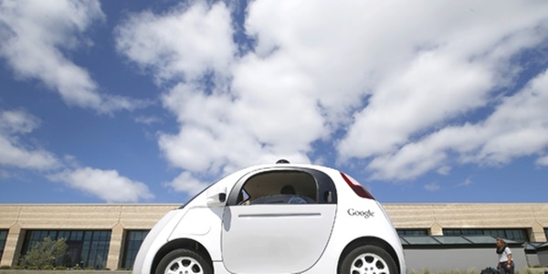 미 캘리포니아주 마운틴뷰의 구글 캠퍼스에서 구글의 자율운전자동차 시제품이 소개되고 있다. /사진=뉴시스