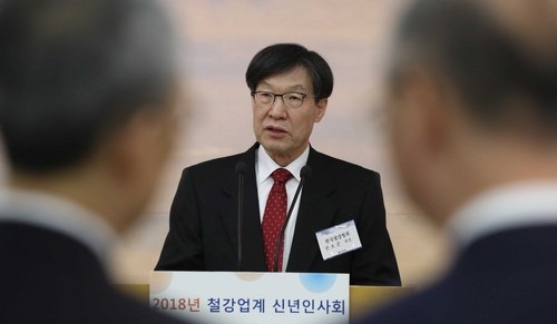 권오준 포스코 회장이 지난 18일 서울 강남구 포스코센터에서 열린 임시 이사회에서 사의를 표명했다/ 뉴시스