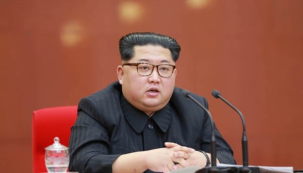북한 김정은 조선노동당 위원장이 지난달 20일 평양에서 열린 당 중앙위원회 제7기 제3차 전원회의를 주재하며, 풍계리 핵실험장을 폐기하고 경제건설에 총력을 집중한다는 새로운 '전략적 노선'을 만장일치로 채택했다./ 뉴시스
