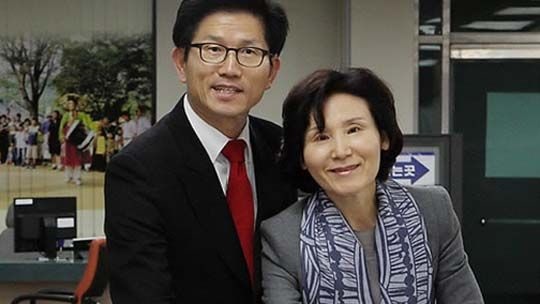 총선에 투표 중인 김문수-설난영 부부(2012.04.11)(자료:SBS 화면 갈무리)