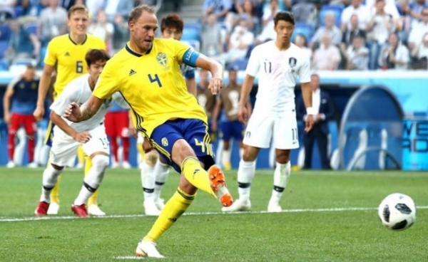 패널티킥을 성공시키는 스웨덴의 안드레아스 그란크비스트(자료:FIFA)