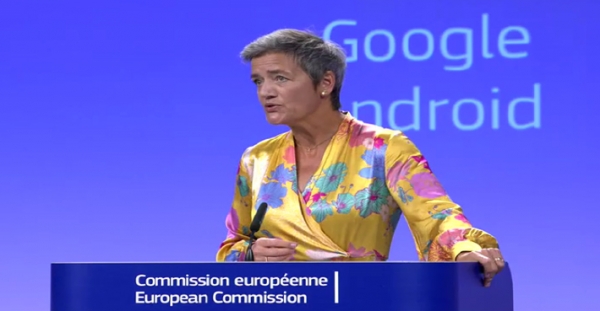 구글 반독점 제재 결정을 설명하는 마르그레테 베스타게르 유럽연합(EU) 경쟁담당 집행위원