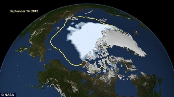 2012년의 북극 빙하(황색 실선 내부는 지난 30년 동안 빙하가 사라진 지역)(자료:NASA)