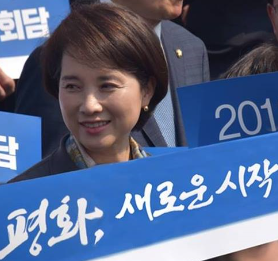 유은혜 사회부총리 겸 교육부 장관 후보 지명자는 교육이 "속도보다 방향이다"면서 현장과 소통, 국민이 체감하는 정책 발굴에 노력학겠다"고 밝혔다. @ 유은혜 의원 페이스북