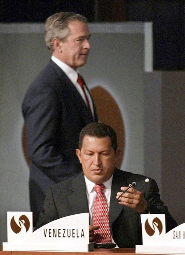 유엔총회장에서 엇갈리는 베네수엘라 차베스 대통령과 미국 부시 대통령(자료:miamiherald)