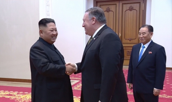 지난달 8일 북한 조선중앙TV가 김정은 국무위원장과 폼페이오 미 국무장관의 면담 장면을 공개했다. 조선중앙TV 캡쳐