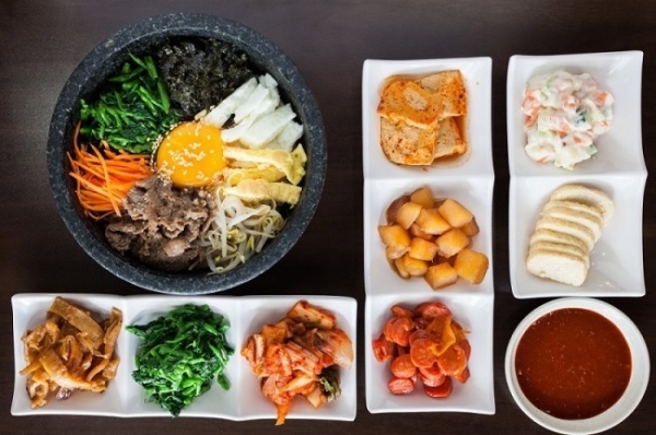 한국의 대표적 건강식인 비빔밥(자료:싱가포르 로롱 키라트Lolong Kilat 지역에 위치한 한식전문식당 Woorinara) ⓒ스트레이트뉴스