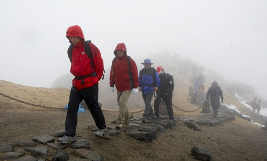 신계륜 전 의원의 '걸어서 평화 만들기'에 중국 백두산 등반 [신정치연구원 제공]