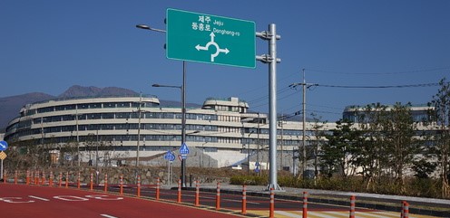 제주도 서귀포시 동홍로에 위치한 제주녹지국제병원. 이 병원은 중국녹지그룹이 설립하는 국내 1호 영리병원으로 지난 2015년 8월 착공돼 지난 7월 준공, 인력 100명을 뽑고 제주도의 개원허가를 기다리고 있다.