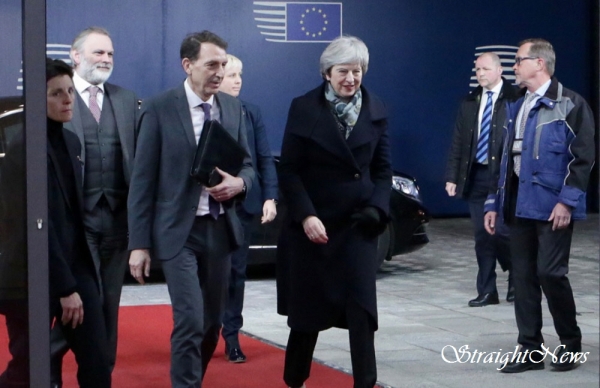 브렉시트 딜(deal) 관련, 유럽연합정상회의 도날트 투스크(Donald Tusk) 상임의장을 만나기 위해 벨기에 브뤼셀에 도착하는 영국 테리사 메이 총리(2018.12.11)(자료:AFP/guardian by Aris Oikonomou)