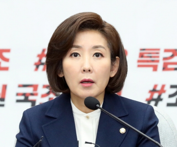 8일 오전 서울 영등포구 여의도 국회에서 열린 자유한국당 원내대책회의에서 나경원 원내대표가 발언하고 있다.