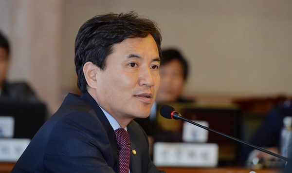 [2016국감]양형 문제 지적하는 김진태 의원