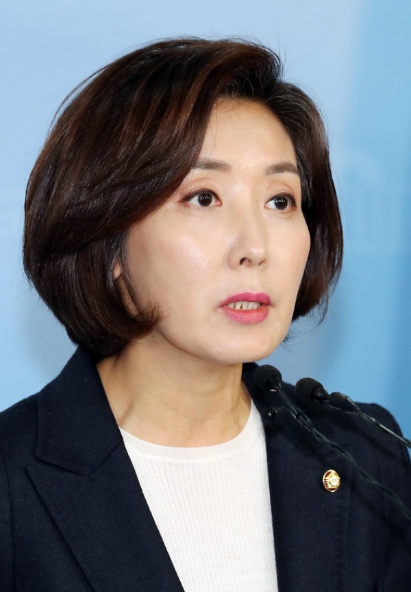 자유한국당 신임 원내대표로 선출된 나경원 의원
