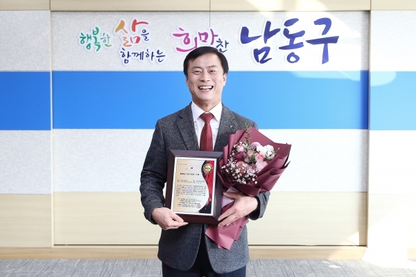 ▲2월 24일, '2019 한국을 빛낸 사람들-지방자치행정·지역개발 공로대상'을 수상한 이강호 구청장