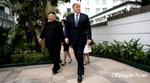 트럼프 대통령과 김정은 국무위원장이 베트남 하노이 메트로폴 호텔에서 함께 걷고 있다(2019.02.28)(자료:The New York Times by Doug Mills) ⓒ스트레이트뉴스