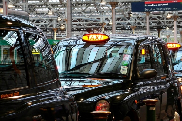 사디크 칸 런던시장이 친환경 택시 보급확대를 위해 LPG 택시 전환 지원예산을 두 배 증액키로 했다고 발표했다.