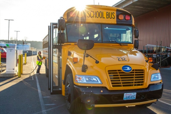 미국 환경청이 디젤 배출가스 저감법에 의한 친환경 버스 지원 프로그램을 활발히 전개함에 따라 스쿨버스 전환이 급격히 늘어나고 있다고 밝혔다.
