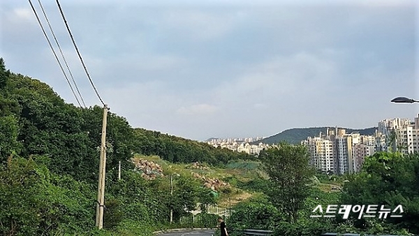 경기도 용인시 신봉지구, 광교산 자락의 숲세권에 자리한 '힐스테이트 광교산' 건설현장. @스트레이트뉴스