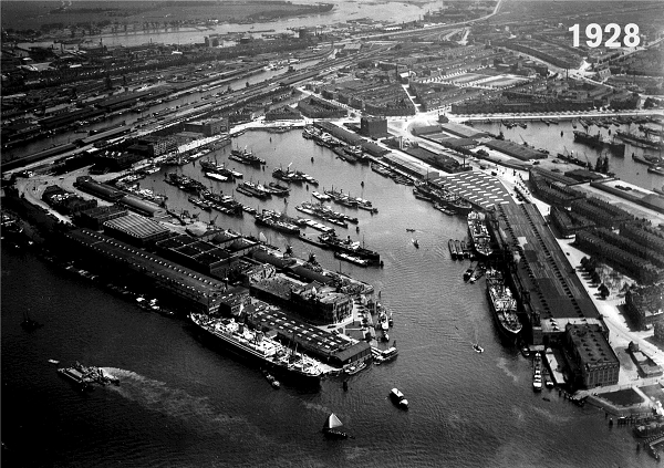 ▲빌헬르미나부두와 카텐드레흐트의 1928년. 왼쪽 부두말미에 호텔뉴욕이 보이고,맞은편 오른쪽 가장 긴 창고가 당시 세계 최대 창고였던 페닉스창고이다. ©City of Rotterdam