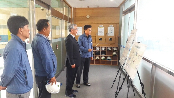 이상훈 한국가스공사 상임감사위원(오른쪽 두 번째)이 수도권 현장 안전점검을 하고 있다.