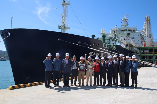 제주지역 천연가스 공급을 위한 LNG 수송선 ‘SM JEJU LNG 1호’가 제주 LNG 기지에 입항, 본격적인 제주도 천연가스 시대의 막을 올랐다.