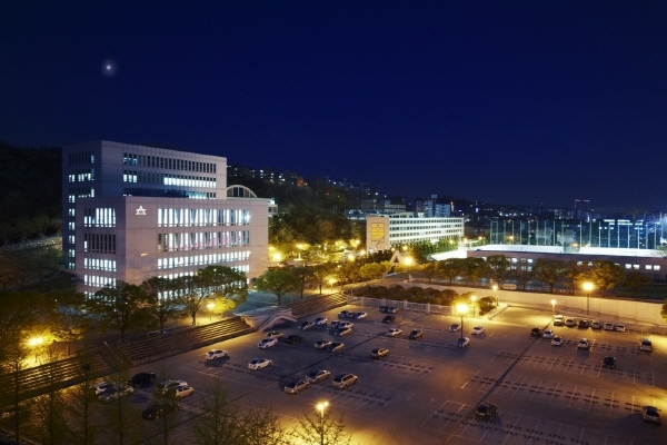 서울사이버대학교 대학원이 오는 4일부터 2020학년도 전기 신입생을 모집한다. 모집전공 및 인원은 사회복지전공 58명, 상담및임상심리전공 98명이다. 사진은 서울사이버대학교 캠퍼스 야경