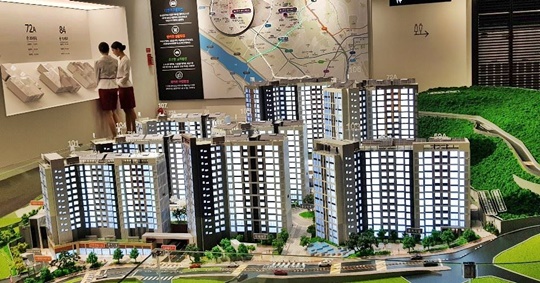 현대건설의 '홍은 힐스테이트 포레스트' 견본주택 모형