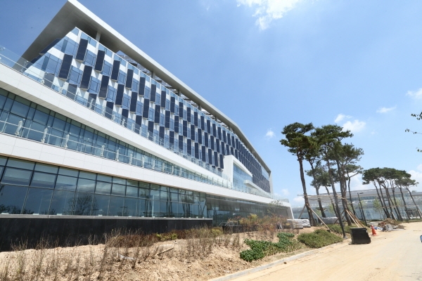 한국서부발전이 ‘2019 공공부문 공간혁신 우수기관’으로 선정, 행정안전부장관상을 수상했다. 사진은 한국서부발전 본사 전경