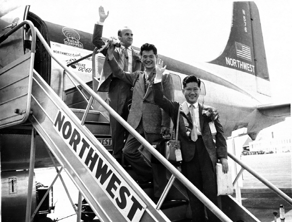 아모레퍼시픽 창업자인 서성환 선대 회장의 유럽시찰 당시 장면