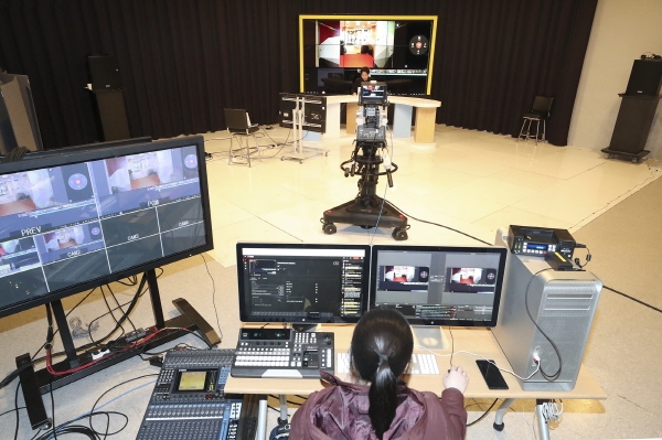 KT가 중소벤처기업부 산하기관인 중소기업유통센터와 손잡고 '소상공인을 위한 온라인 판로 지원 사업'을 추진한다. 사진=KT