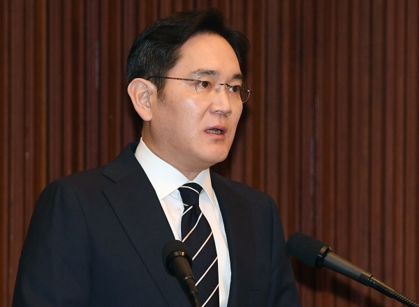이재용 삼성전자 부회장 측이 검찰의 구속영장 청구에 대해 강한 유감의 뜻을 밝혔다. 연합뉴스