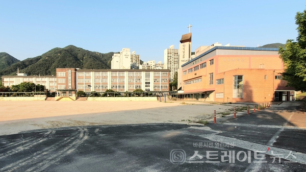 ◇'성산 반도유보라 아이비파크'와 가까운 사파중학교. (사진=이준혁 기자)