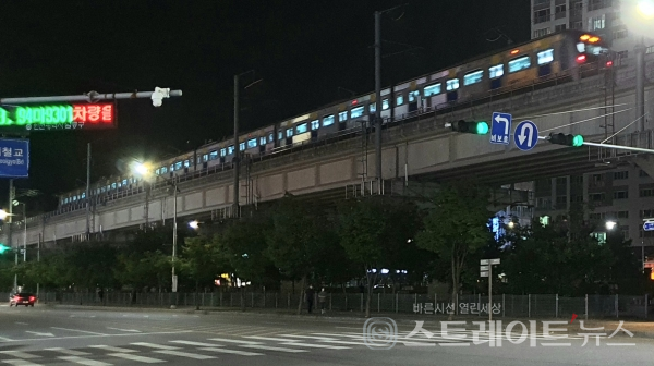 ◇수인선 전철은 고가 철로로 지어졌다. (사진=이준혁 기자)