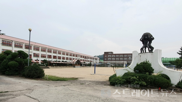 ◇'힐스테이트 광산'과 연접한 초등학교인 송정중앙초등학교. (사진=이준혁 기자)