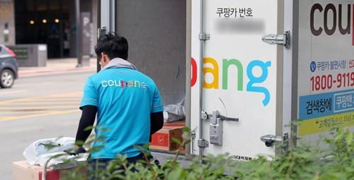 배송 중인 쿠팡맨