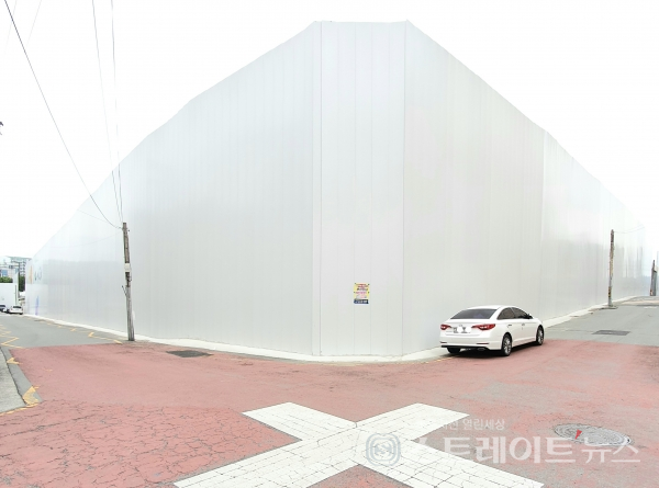 ◇'동대구2차 비스타동원' 공사 현장 서남쪽 바깥 펜스. (사진=이준혁 기자)