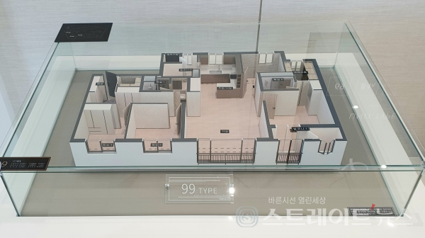 ◇'서산 푸르지오 더 센트럴' 전용면적 99㎡B 주택형의 모형. (사진=이준혁 기자)