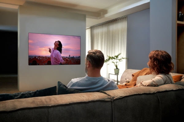 LG전자가 올해 출시한 LG 올레드TV 신모델이 유럽 소비자매체의 성능평가에서 호평을 받고 있다. LG전자 제공