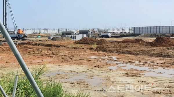 ◇'호반써밋 더 프라임' 부지. 공사현장 서북쪽에서 동남쪽을 살피는 구도다. (사진=이준혁 기자)