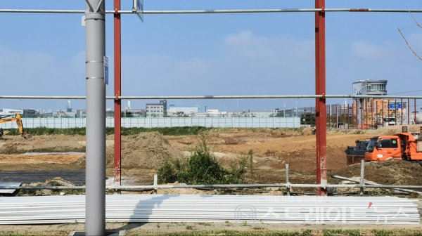 ◇'호반써밋 더 프라임' 부지. 공사현장 동쪽에서 서쪽을 살피는 구도다. (사진=이준혁 기자)