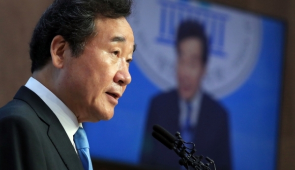 이낙연 더불어민주당 신임 대표 당선. 그는 수락연설에서 "코로나와의 전쟁에 승리, 국민의 삶을 지키고, 코로나 이후의 미래를 준비해 통합의 정치와 혁신의 정치를 가속화하겠다"고 밝혔다. (연합뉴스)