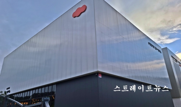 한강신도시에 자리한 대림산업의 'e편한세상 김포 어반베뉴' 견본주택. @스트레이트뉴스 DB