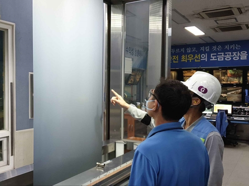 포스코에서 생산한 편면도금. 포스코 제공