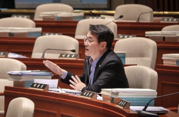 국회 예결위에서 발언하고 있는 박용진 의원(더불어민주당, 서울 강북을)