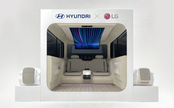 LG전자와 현대자동차는 24일 미래차의 인테리어 비전을 보여주는 ‘아이오닉 콘셉트 캐빈(IONIQ Concept Cabin)’을 선보였다. LG전자 제공